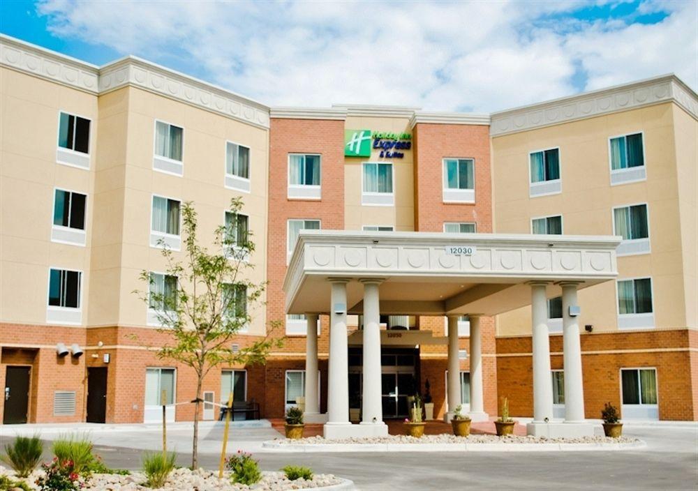 Holiday Inn Express & Suites Denver North - Thornton, An Ihg Hotel Exterior photo